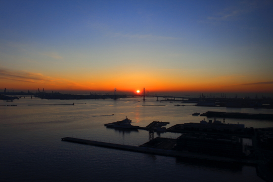 みなとみらいの朝日