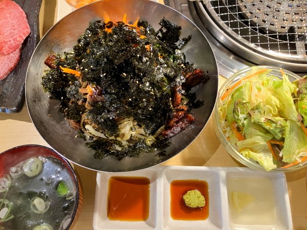 焼肉・韓国家庭料理「家族」のビビンバ定食