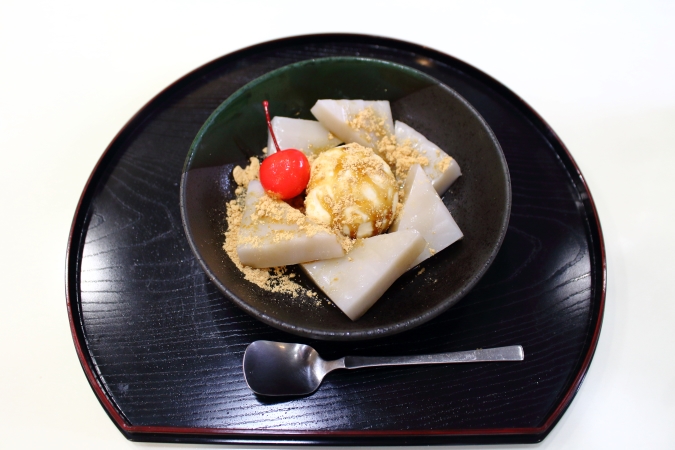 川崎大師の住吉屋総本店のアイスde久寿餅